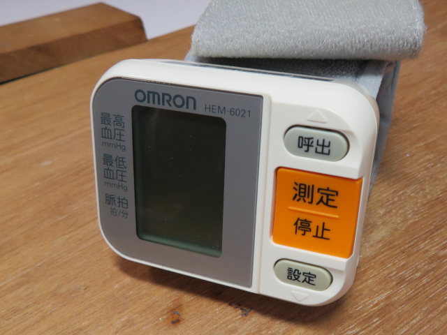 omron 血圧計 HEM-6021