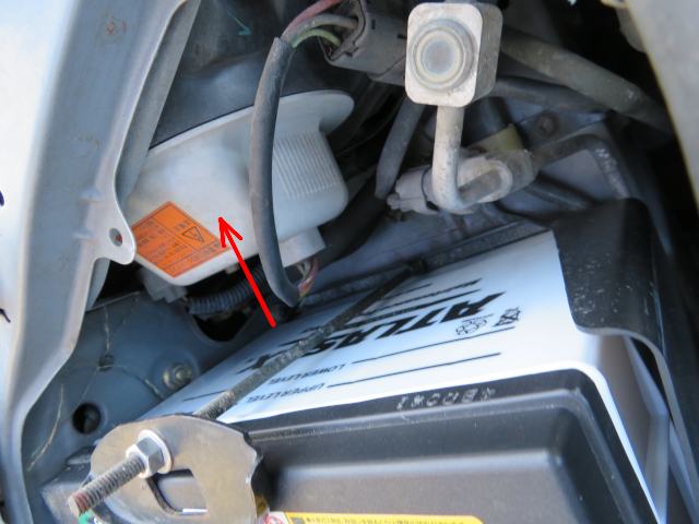 レガシィB4 HIDバルブ取外し