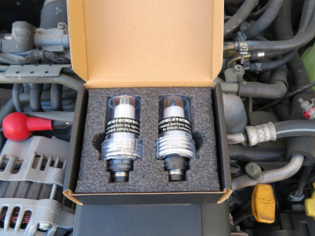 レガシィB4 HIDバルブ取付