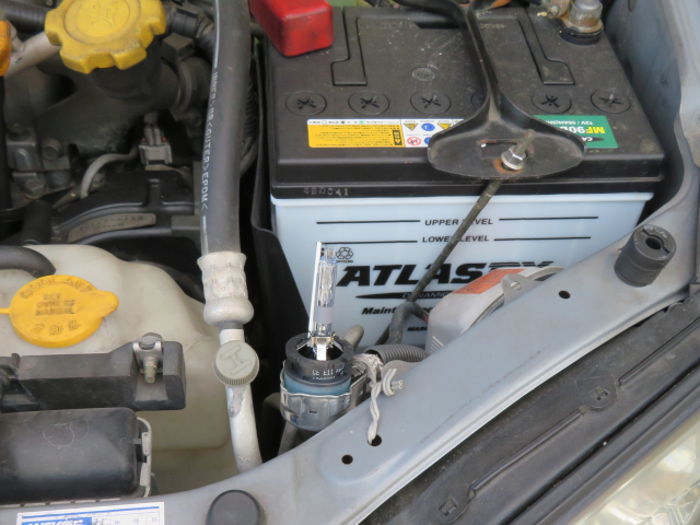 レガシィB4 HIDバルブ取付