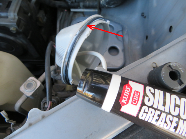 レガシィB4 HIDバルブ取付