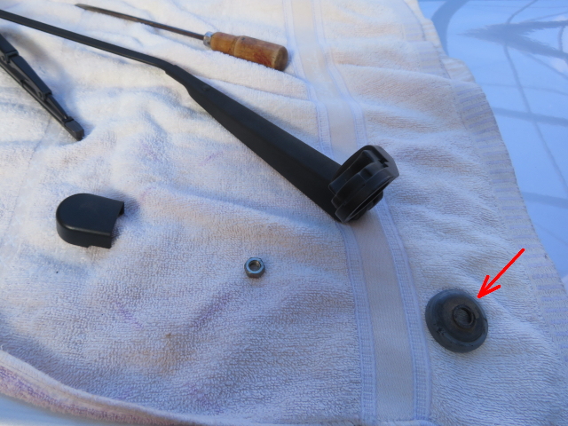 レガシィB4後側ワイパーアームの取外し