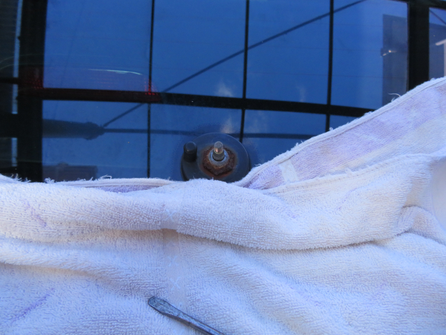 レガシィB4後側ワイパーアームの取外し