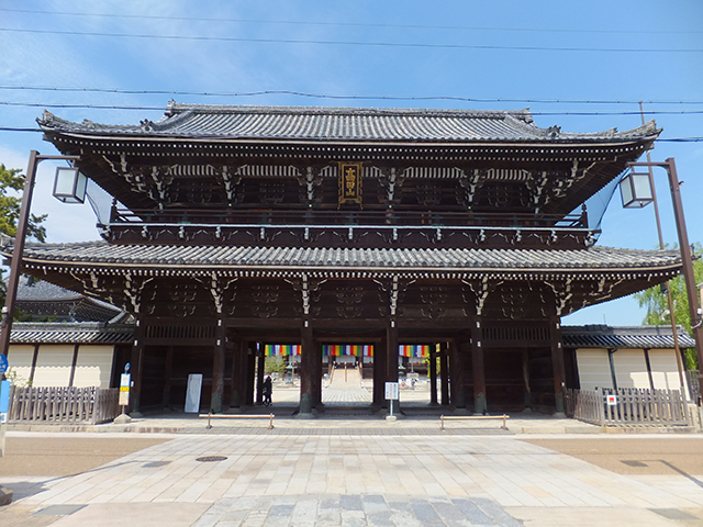 真宗高田派本山専修寺「山門」