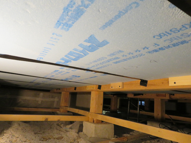 床下断熱材取付