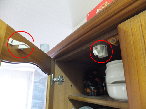食器棚収納物落下防止